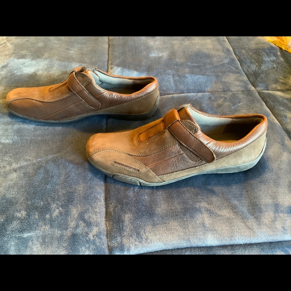 Naturalizer brown valcro closure. leather/suede